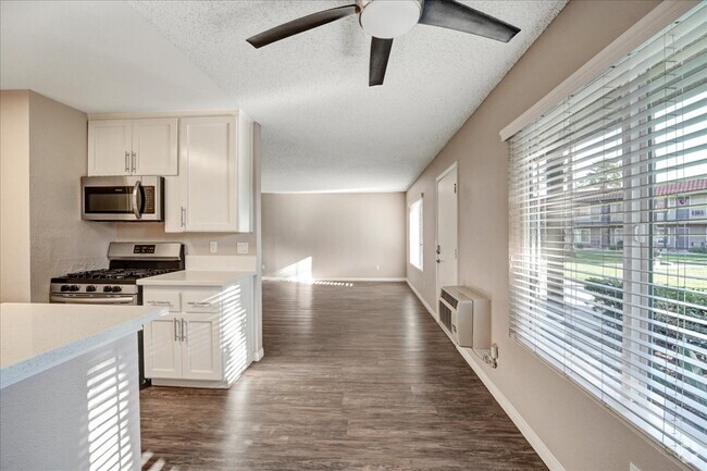 Building Photo - The Courtyards Apartment Homes