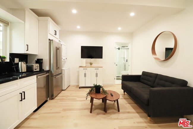 Photo - 9040 Phyllis Ave Unidad C