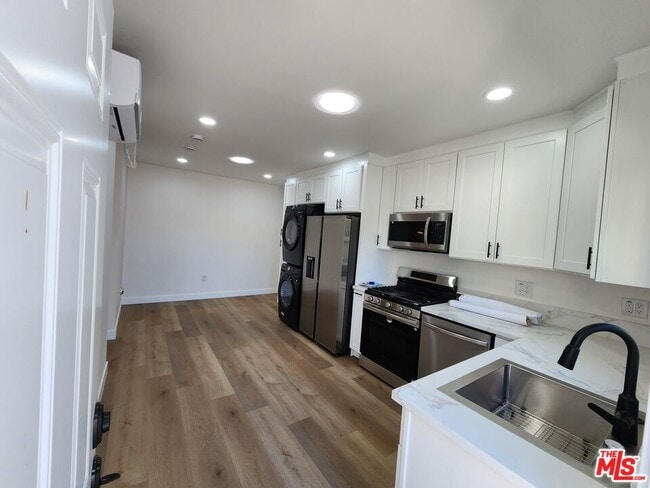 Photo - 22329 Gifford St