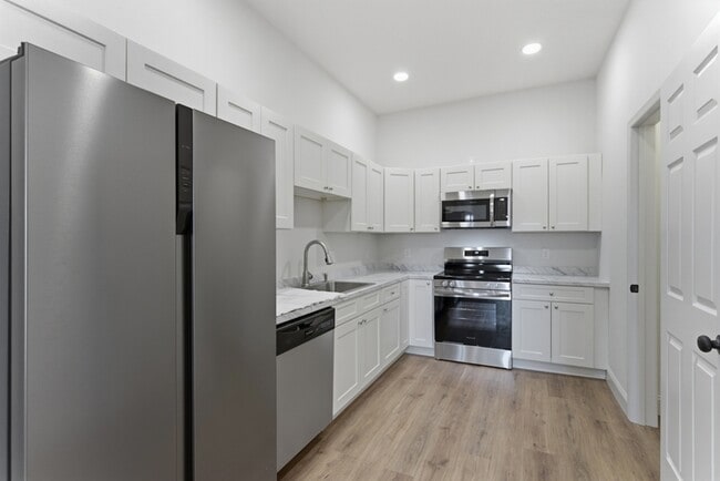 Photo - 2303 Parkview Ave