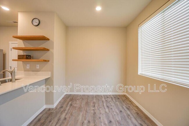 Photo - 15330 NE 70th St