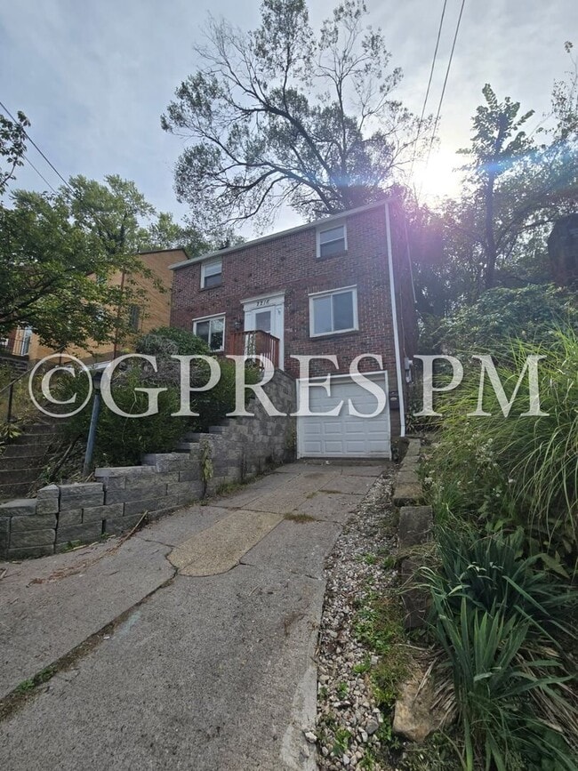 Building Photo - Welcome to this charming 3-bedroom, 1-bath...