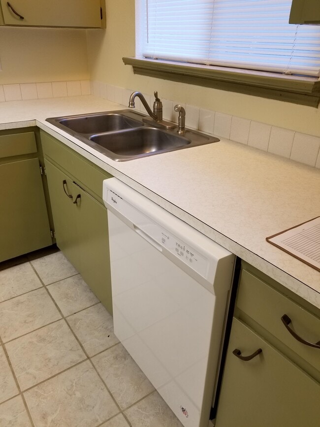 DISHWASHER - 511 Constitution Ave S Unit 511