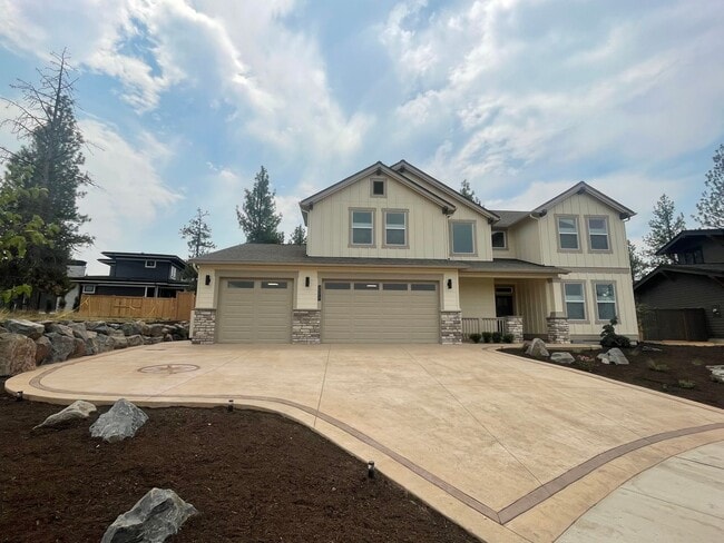 Building Photo - Newer Home in Shevlin West with Mountain V...