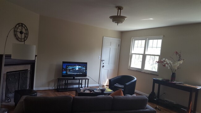 Building Photo - 2009 Elmwood Ave Unit A Rental