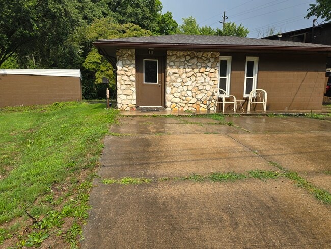 Photo - 811 Marvin St