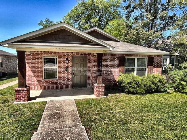 Building Photo - 318 S 12th St