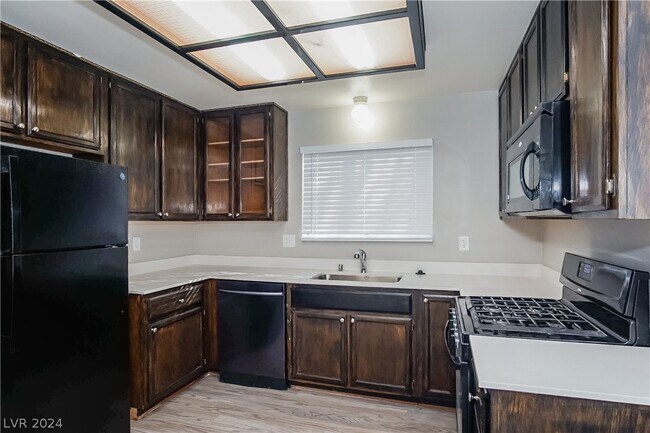 Photo - 1806 Mazzanti Way