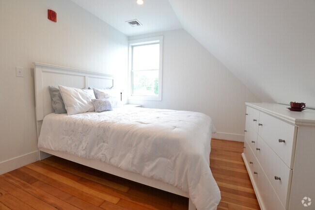 Building Photo - 60 Hooker St Unit 3 Rental