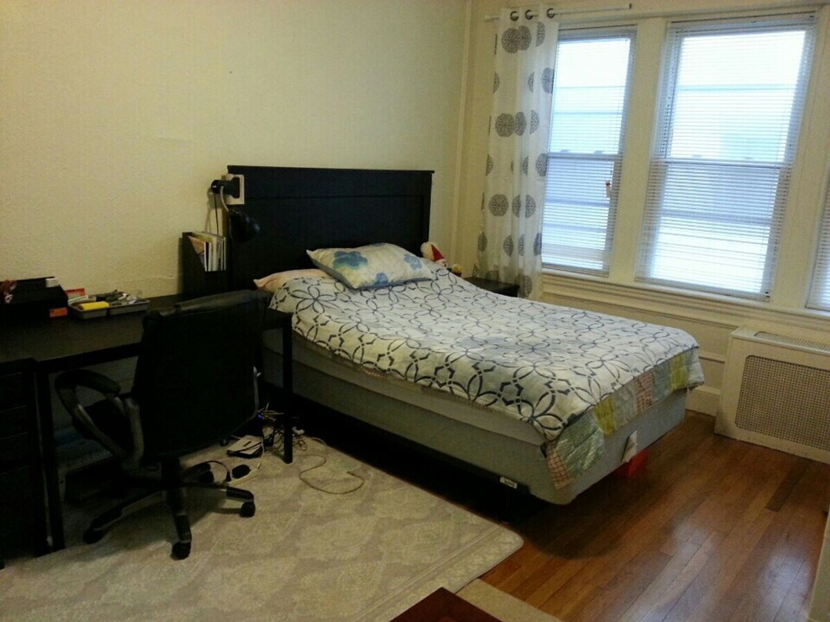Photo - Great Studio in perfect location! Laundry in building.