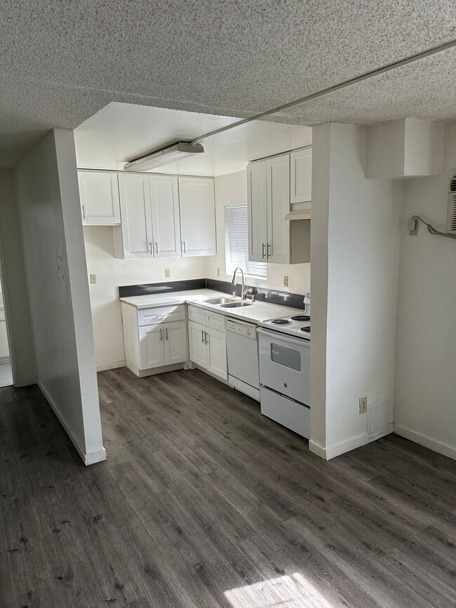 Photo - 8724 Etiwanda Ave Apartments