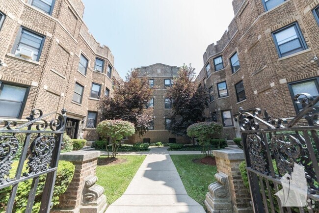 Building Photo - 629 W Cornelia Ave Rental