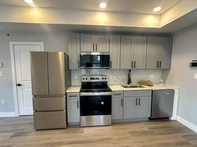 Building Photo - 2104 Reed St Unit 2F Rental