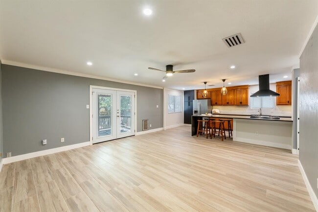 Photo - 7107 Barnsdale Way