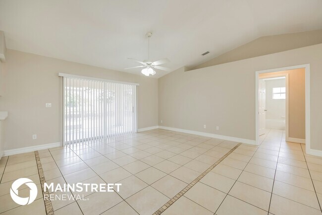 Photo - 448 Reading St