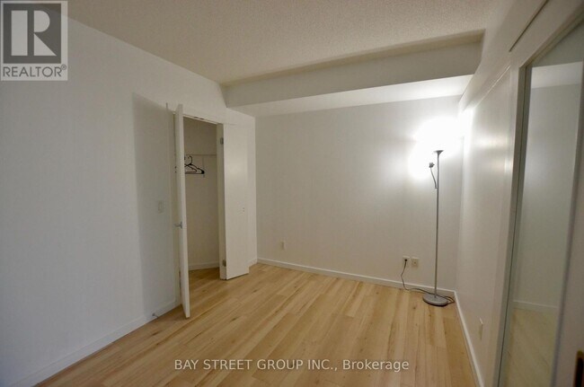 Photo - 218 Queens Quay W Unit 604