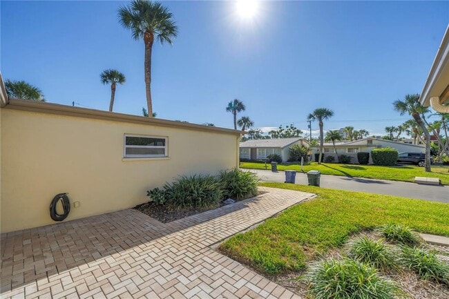 Photo - 111 Whispering Sands Cir