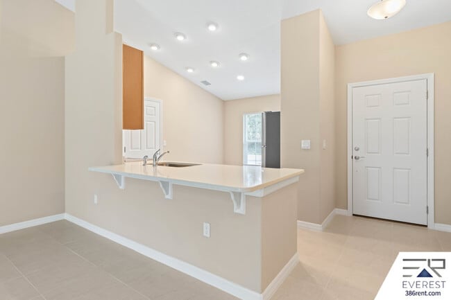 Photo - 8 Port Echo Ln