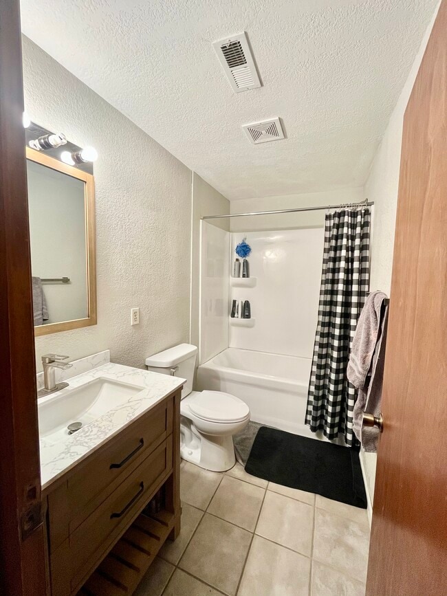 Photo - 415 W 9th St