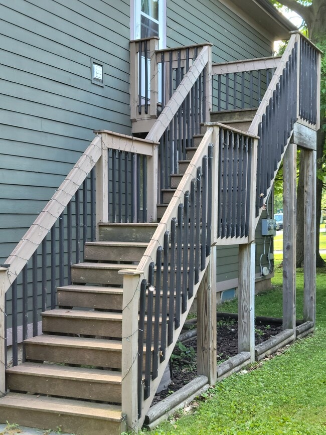 Photo - 196 Bristol St Unit Upstairs