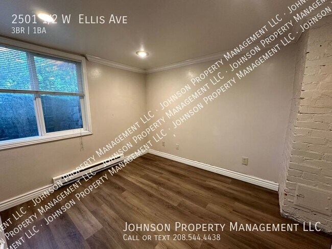 Photo - 2501 1/2 W Ellis Ave-