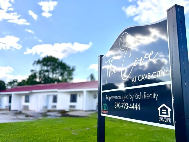 Newly Remodeled 2/1 in Cave City! - Newly Remodeled 2/1 in Cave City! Unit Apt #4