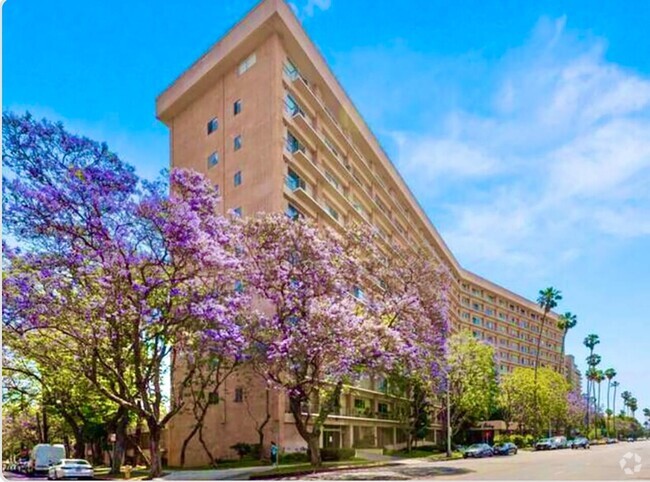Building Photo - 100 S Doheny Dr Unit 211 Rental