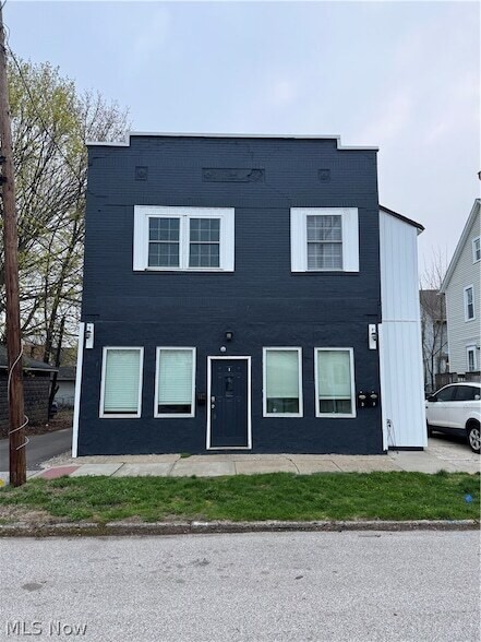 667 W Park Ave