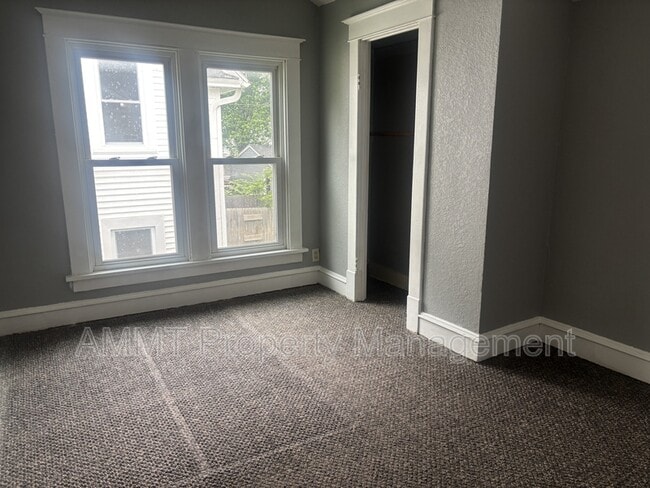 Photo - 1725 D Ave NE