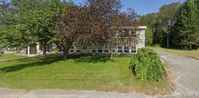 Building Photo - 3741 Rue Principale Unit 2