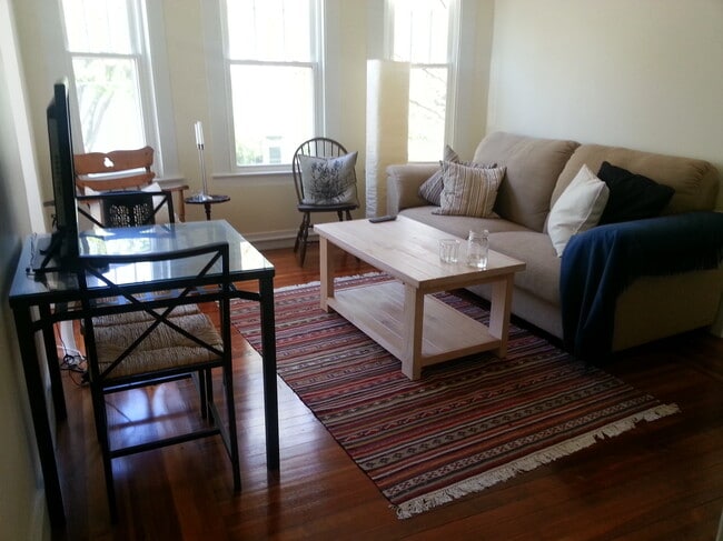 Building Photo - 163 Nicoll St Unit 2L