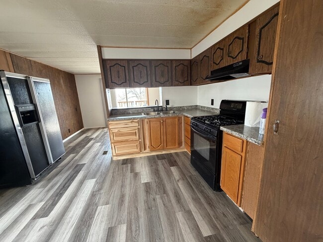 Photo - 227 4th St N