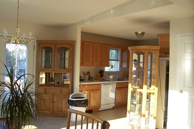 Photo - 7 J St