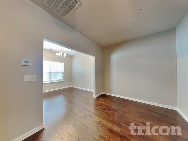 Photo - 406 Riverwood Ct