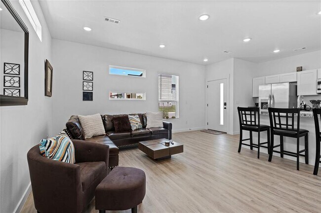 Photo - 680 Pacific Ave