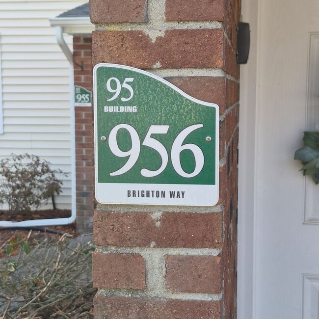 Photo - 956 Brighton Way