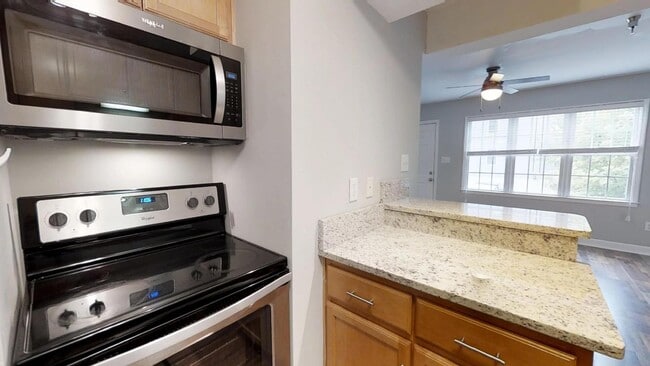 Photo - 1555 W King St