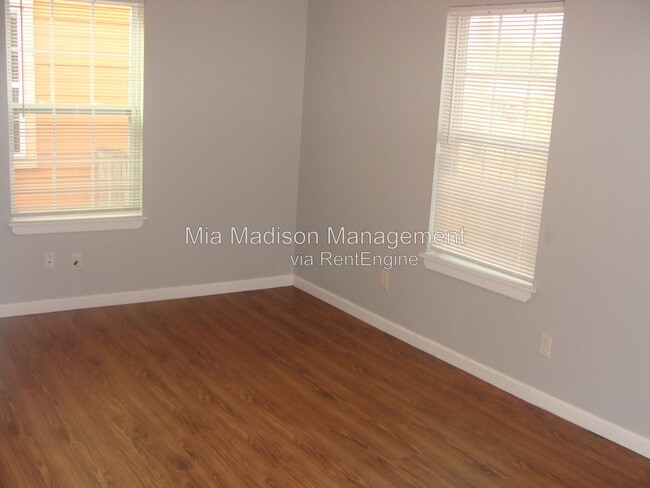 Photo - 319 W 31st St