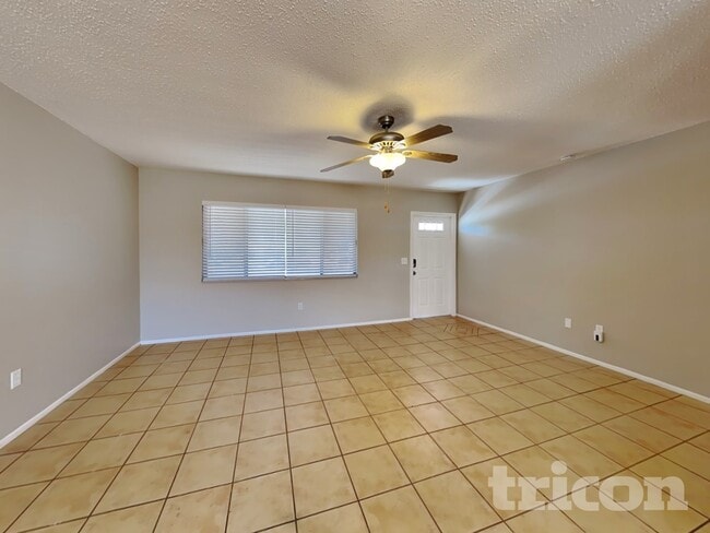 Photo - 7520 Darlene St