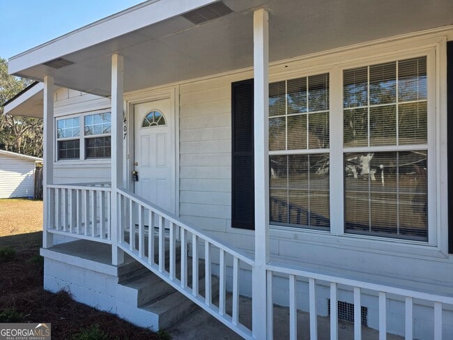 Photo - 407 W 9th St