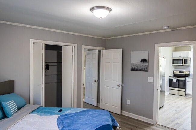 Photo - 4152 Baker St NE