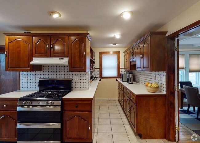 Building Photo - 173 Winchester St Unit 1 Rental