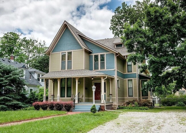 Photo - Gorgeous 19th Century Victorian showpiece