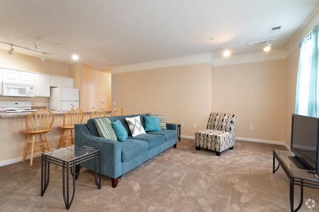 3BR, 3BA - 1,403 SF