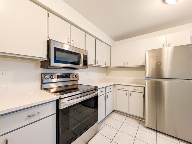 Photo - 483 N Larch Ave Unit 204W