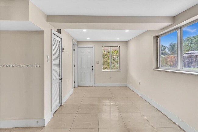 Photo - 921 NW 110th St Unidad 1