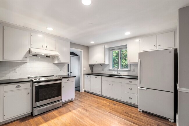 Photo - 216 Claybrook Rd