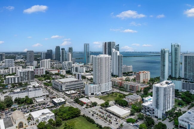Building Photo - 2000 Biscayne Blvd Unit 2615