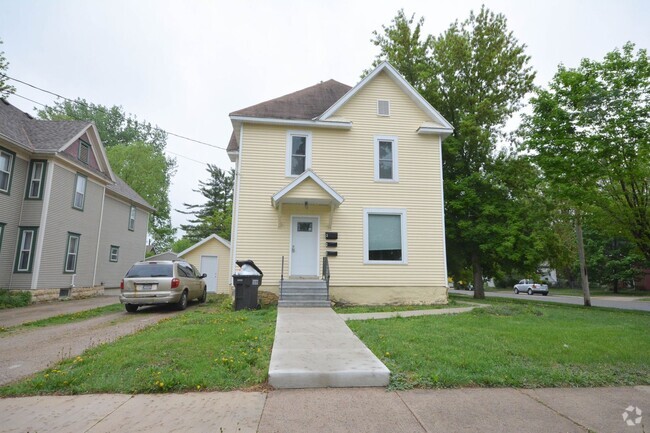 Building Photo - 107 3rd Ave SW Unit # 1 Rental