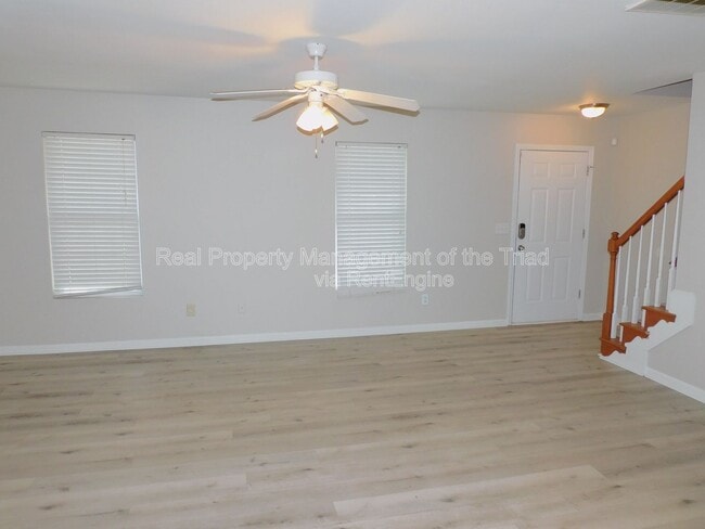 Photo - 807 Thorncroft Rd